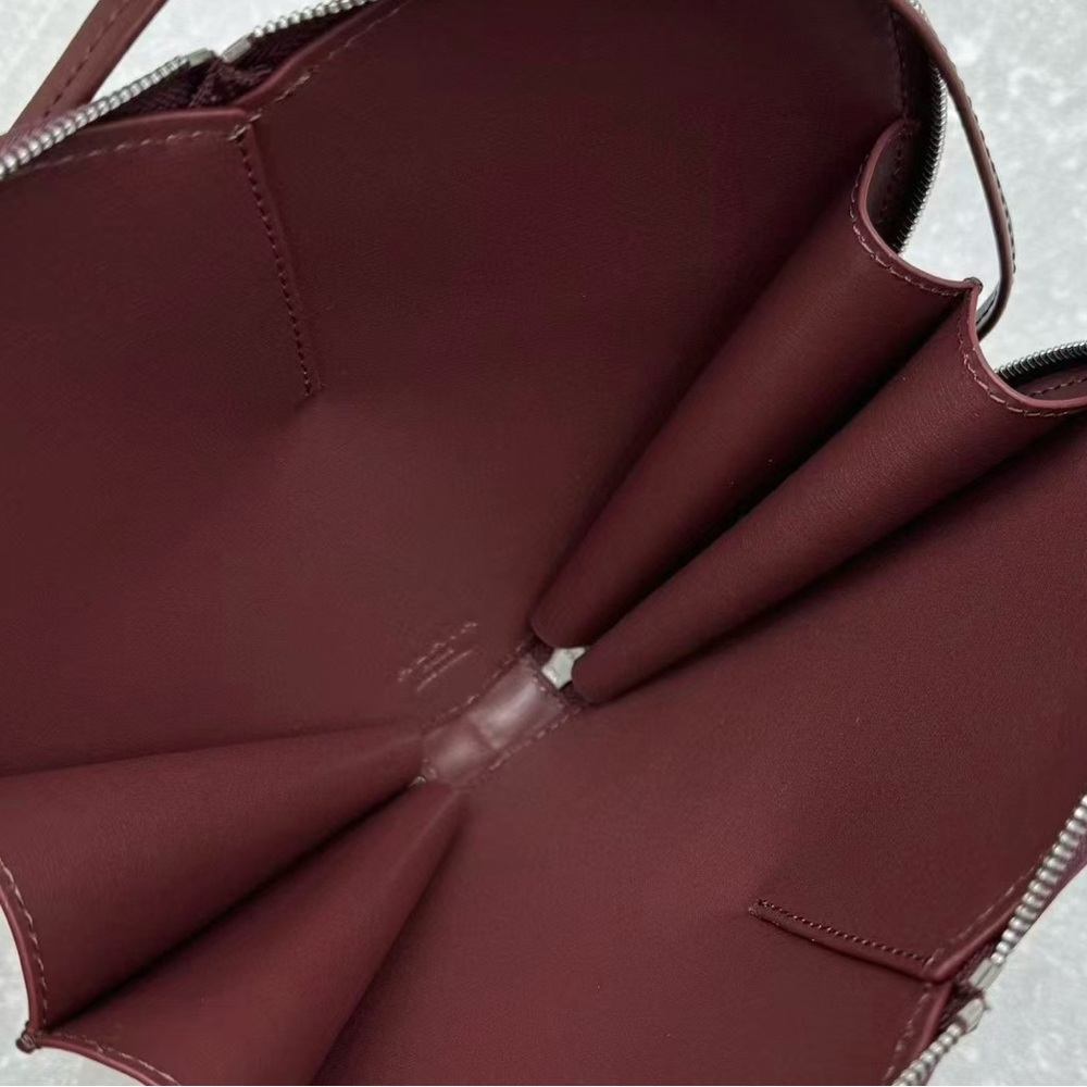 ALAIA Wine Red Love Bag - Picture 5 of 5